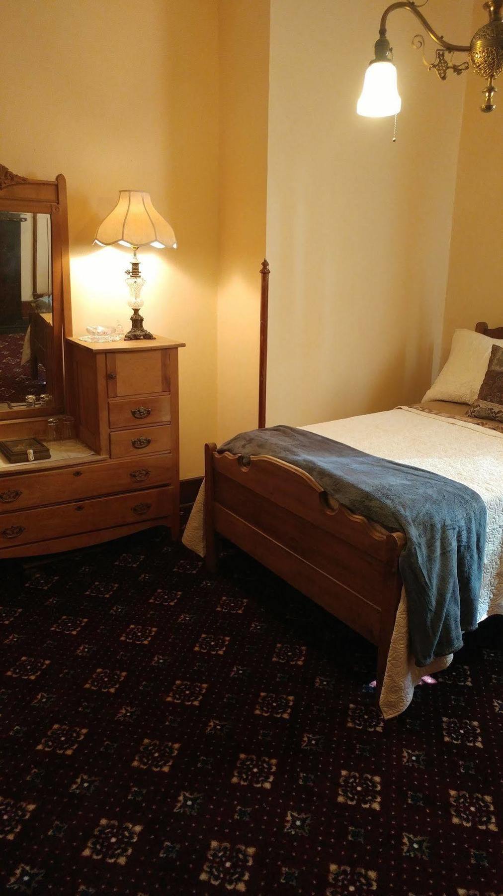 The Mitchell House Bed And Breakfast Circleville Eksteriør billede